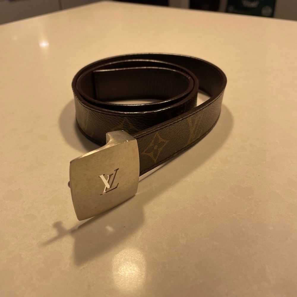 Louis Vuitton classic leather belt